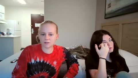 Snapshot of goddessfeyaa chatting on 09.14.25 feyaa22 online show from 09.14.25