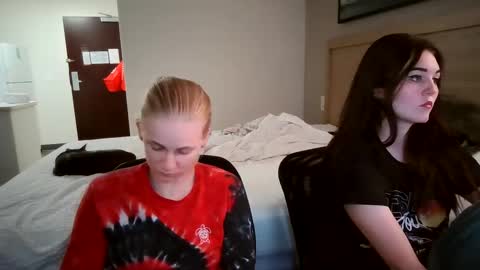 Snapshot of goddessfeyaa chatting on 09.15.25 feyaa22 online show from 09.15.25