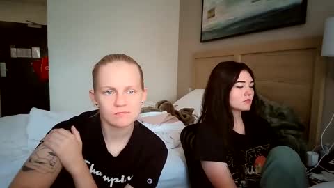 Snapshot of goddessfeyaa chatting on 09.15.25 feyaa22 online show from 09.15.25