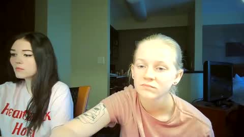 Snapshot of goddessfeyaa chatting on 09.19.25 feyaa22 online show from 09.19.25