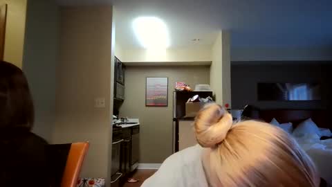 Snapshot of goddessfeyaa chatting on 09.21.25 feyaa22 online show from 09.21.25