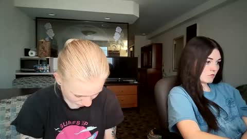 Snapshot of goddessfeyaa chatting on 09.24.25 feyaa22 online show from 09.24.25