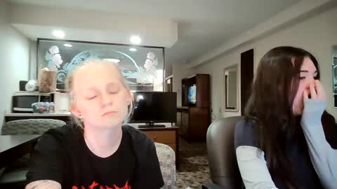 Snapshot of goddessfeyaa chatting on 09.25.25 feyaa22 online show from 09.25.25