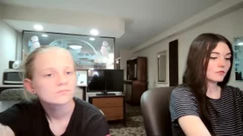 Snapshot of goddessfeyaa chatting on 09.26.25 feyaa22 online show from 09.26.25