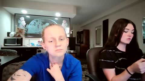 Snapshot of goddessfeyaa chatting on 09.27.25 feyaa22 online show from 09.27.25