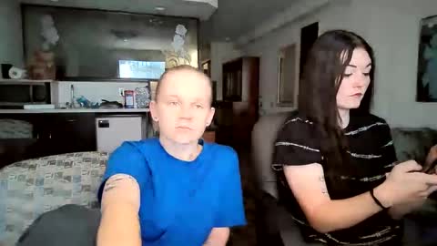 Snapshot of goddessfeyaa chatting on 09.27.25 feyaa22 online show from 09.27.25