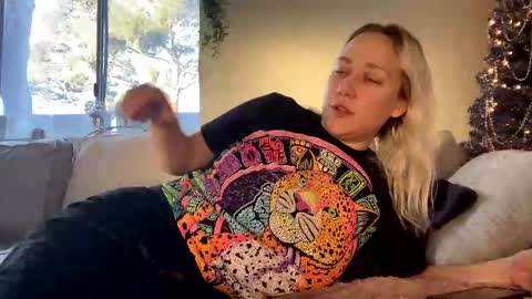 Snapshot of goddessmayvn chatting on 01.08.25 GoddessMayvn online show from 01.08.25