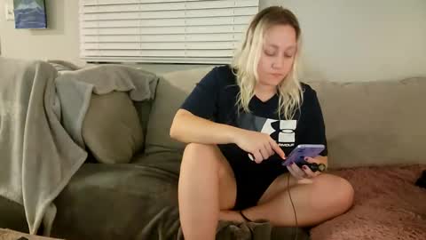 Snapshot of goddessmayvn chatting on 01.30.25 GoddessMayvn online show from 01.30.25