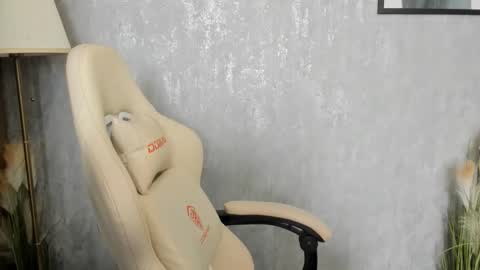 Snapshot of goddessmiaa chatting on 10.28.25 Mistress online show from 10.28.25