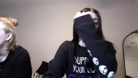 Snapshot of goddessshadowraven chatting on 01.06.25 Goddess Raven online show from 01.06.25