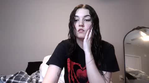 Snapshot of goddessshadowraven chatting on 01.08.25 Goddess Raven online show from 01.08.25