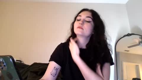 Snapshot of goddessshadowraven chatting on 01.09.25 Goddess Raven online show from 01.09.25