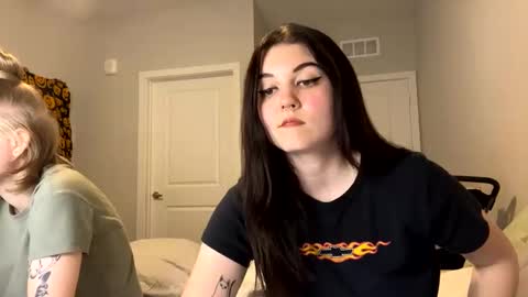 Snapshot of goddessshadowraven chatting on 01.20.25 Goddess Raven online show from 01.20.25