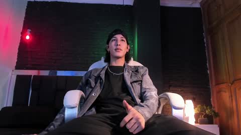 Snapshot of godly_huan chatting on 12.08.24 HUAN online show from 12.08.24