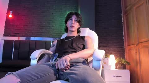 Snapshot of godly_huan chatting on 12.11.24 HUAN online show from 12.11.24