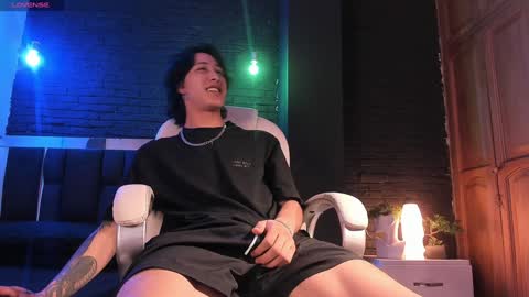 Snapshot of godly_huan chatting on 12.17.24 HUAN online show from 12.17.24