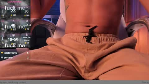 Snapshot of godly_huan chatting on 12.23.24 HUAN online show from 12.23.24