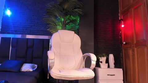 Snapshot of godly_huan chatting on 01.11.25 HUAN online show from 01.11.25