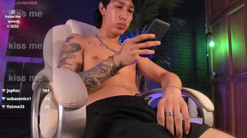 Snapshot of godly_huan chatting on 02.03.25 HUAN online show from 02.03.25