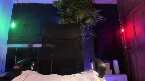 Snapshot of godly_huan chatting on 03.03.25 HUAN online show from 03.03.25