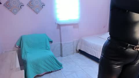 Snapshot of gold_curlscb chatting on 11.11.25 Mary online show from 11.11.25