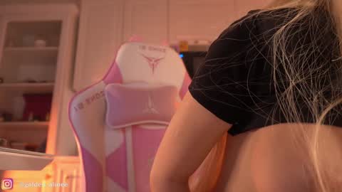 Snapshot of golden_alinee chatting on 02.08.25 Aline meow   online show from 02.08.25