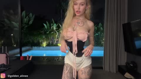 Snapshot of golden_alinee chatting on 10.30.25 Aline meow   online show from 10.30.25