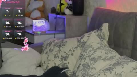 Snapshot of golden_bag chatting on 11.23.25 Jess online show from 11.23.25