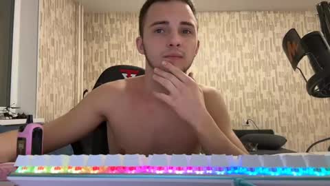 Snapshot of golden_boyyy21 chatting on 02.19.25 Golden boyyy21 online show from 02.19.25