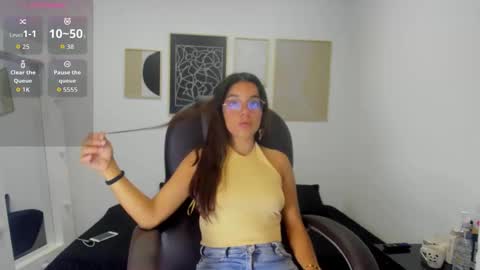 Snapshot of golden_muse chatting on 02.16.26 golden_muse online show from 02.16.26