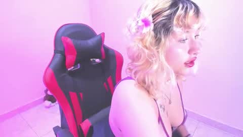 Snapshot of goldencurly_ chatting on 02.24.26 goldencurly online show from 02.24.26