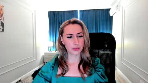 Snapshot of goldenlighte chatting on 02.06.25 Olivia online show from 02.06.25