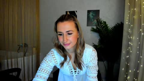 Snapshot of goldenlighte chatting on 02.08.25 Olivia online show from 02.08.25