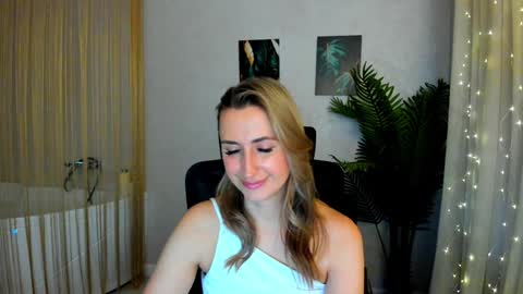 Snapshot of goldenlighte chatting on 02.08.25 Olivia online show from 02.08.25