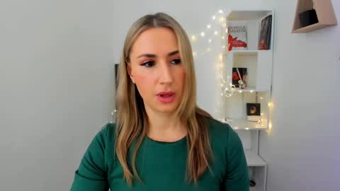 Snapshot of goldenlighte chatting on 02.10.25 Olivia online show from 02.10.25