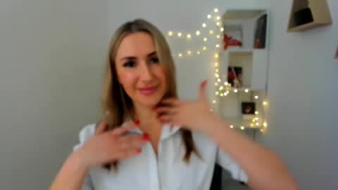 Snapshot of goldenlighte chatting on 02.10.25 Olivia online show from 02.10.25