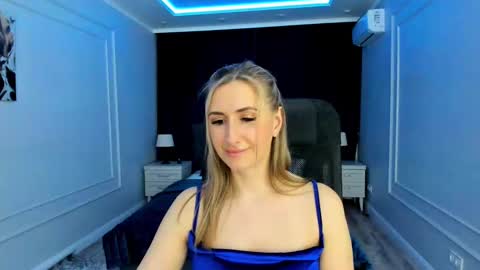 Snapshot of goldenlighte chatting on 02.12.25 Olivia online show from 02.12.25