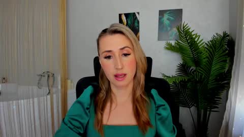 Snapshot of goldenlighte chatting on 02.14.25 Olivia online show from 02.14.25