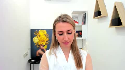 Snapshot of goldenlighte chatting on 02.17.25 Olivia online show from 02.17.25