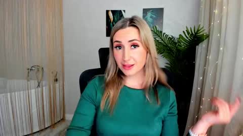 Snapshot of goldenlighte chatting on 02.28.25 Olivia online show from 02.28.25