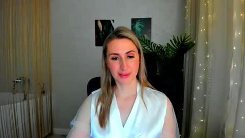 Snapshot of goldenlighte chatting on 02.28.25 Olivia online show from 02.28.25