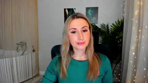 Snapshot of goldenlighte chatting on 03.05.25 Olivia online show from 03.05.25