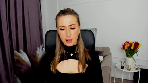 Snapshot of goldenlighte chatting on 03.08.25 Olivia online show from 03.08.25