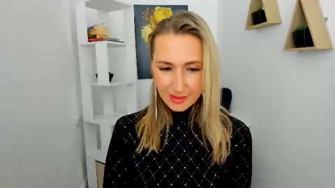 Snapshot of goldenlighte chatting on 09.11.25 Olivia online show from 09.11.25