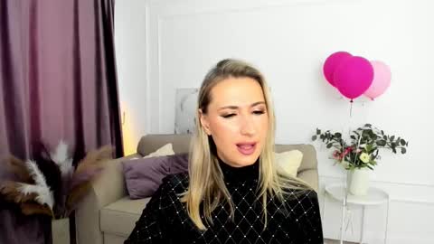 Snapshot of goldenlighte chatting on 09.14.25 Olivia online show from 09.14.25