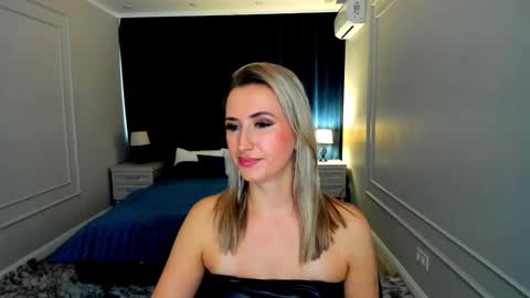 Snapshot of goldenlighte chatting on 09.18.25 Olivia online show from 09.18.25