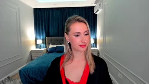 Snapshot of goldenlighte chatting on 09.22.25 Olivia online show from 09.22.25