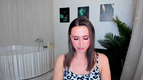 Snapshot of goldenlighte chatting on 09.28.25 Olivia online show from 09.28.25