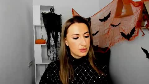 Snapshot of goldenlighte chatting on 10.11.25 Olivia online show from 10.11.25