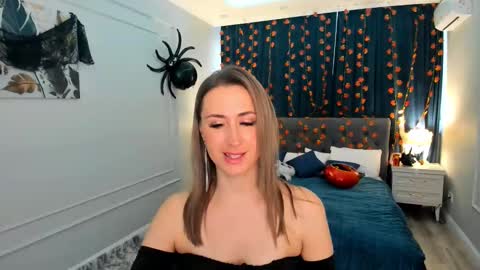 Snapshot of goldenlighte chatting on 10.14.25 Olivia online show from 10.14.25